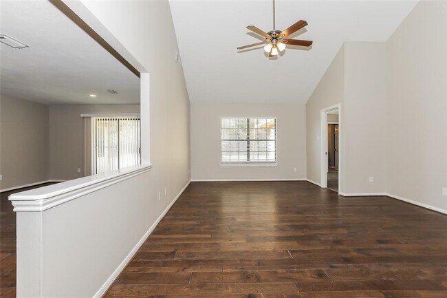 Building Photo - 28419 Champion Oaks Dr