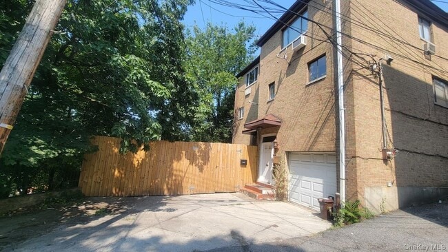 Building Photo - 6201 Spencer Ter