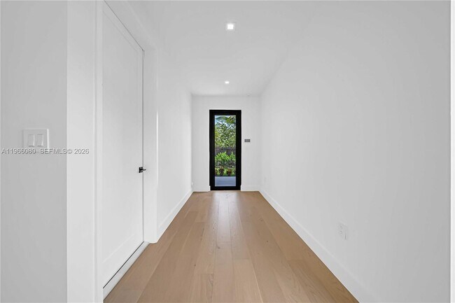 Building Photo - 2710 SW 34th Ave