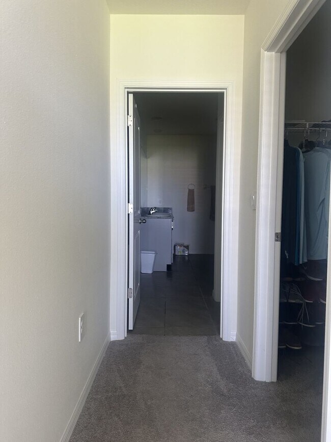 Building Photo - Gorgeous 3-Bedroom, 2-Bathroom Townhouse in Bradenton