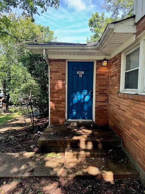 Building Photo - Adorable 2BR/1BA with real wood floors and...