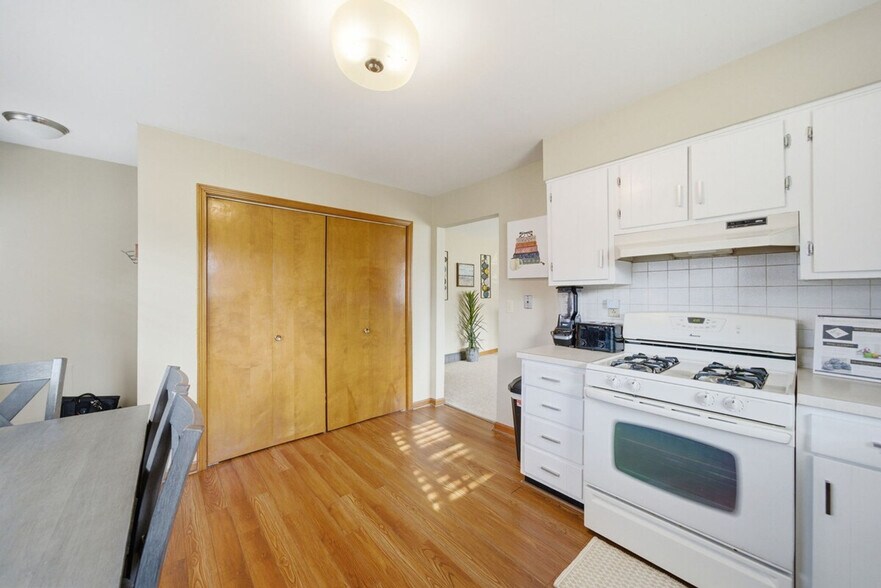 Building Photo - 1121 Johnston Dr