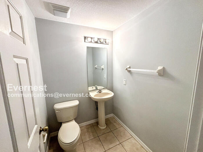 Building Photo - 18106 Nassau Point Dr