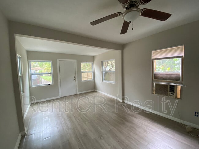 Building Photo - 3610 17th Ave S