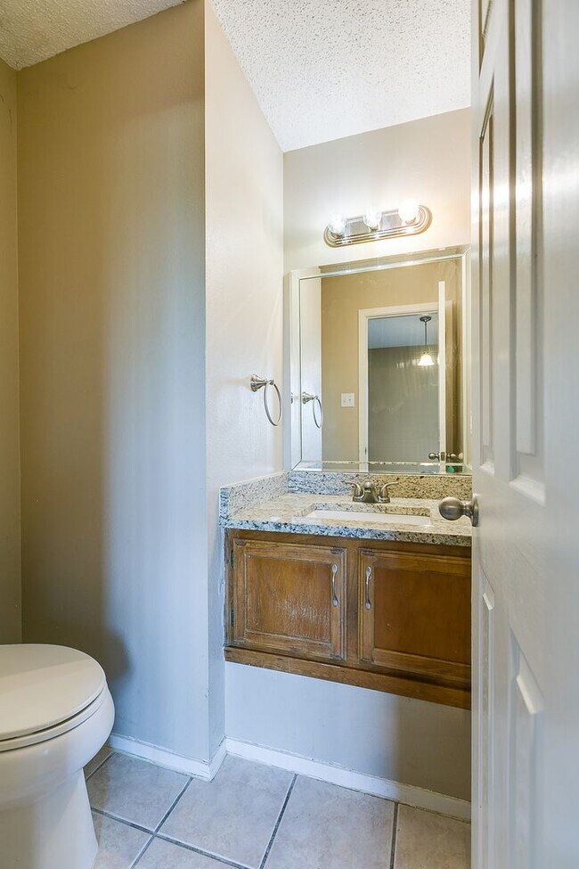 Building Photo - COMING JANUARY 2026 - Spacious 2-Bedroom Townhome with River View!