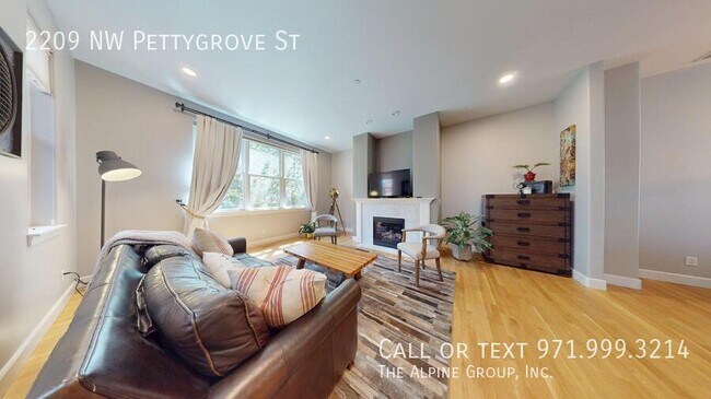 Building Photo - 2209 NW Pettygrove St