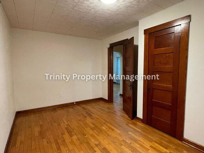 Building Photo - 310 Spring Ave