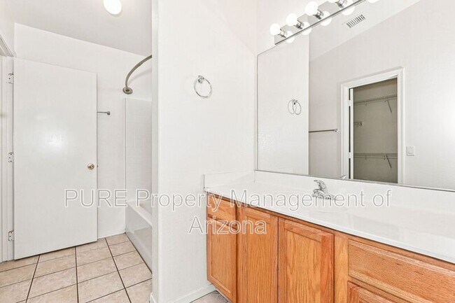 Building Photo - 8952 E Birchwood Cir