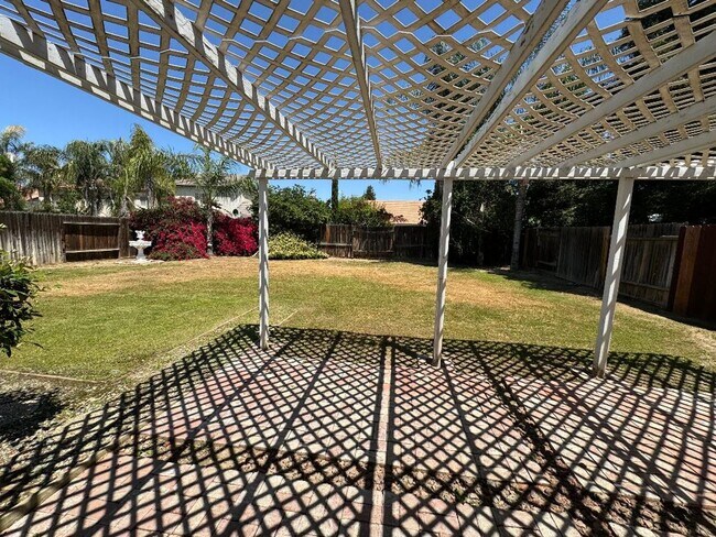 Building Photo - 8510 Eagles Landing Dr
