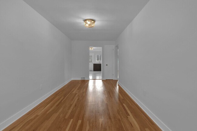 Building Photo - 1613 3rd St