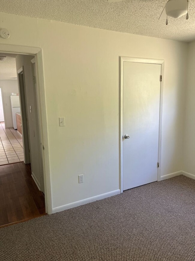 Building Photo - 2 BR 1 BA House in Buchanan VA