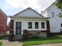 Building Photo - 3 Bedroom 1 Bath
