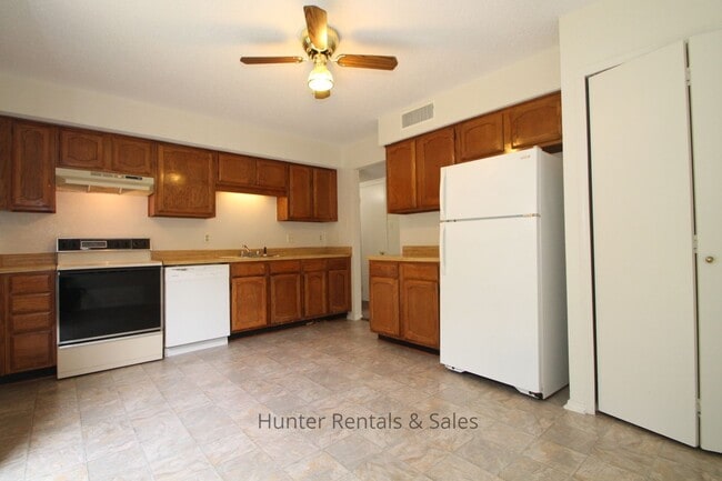 Building Photo - Two-Story Dream!