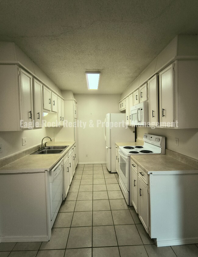 Building Photo - 4627 S 72nd East Pl