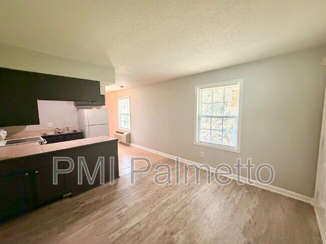 Building Photo - 1908 Tall Pines Cir