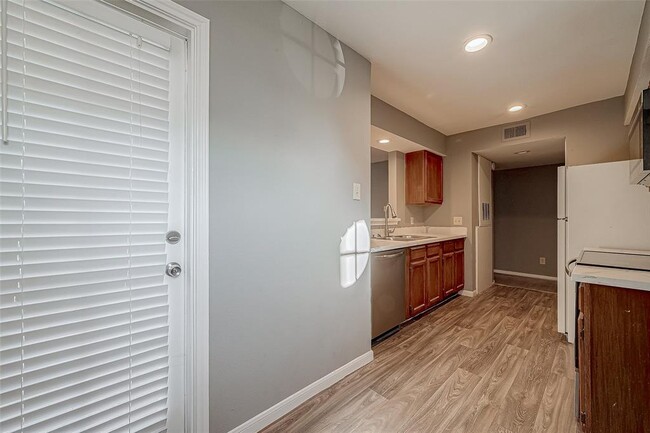 Building Photo - 14600 Fonmeadow Dr