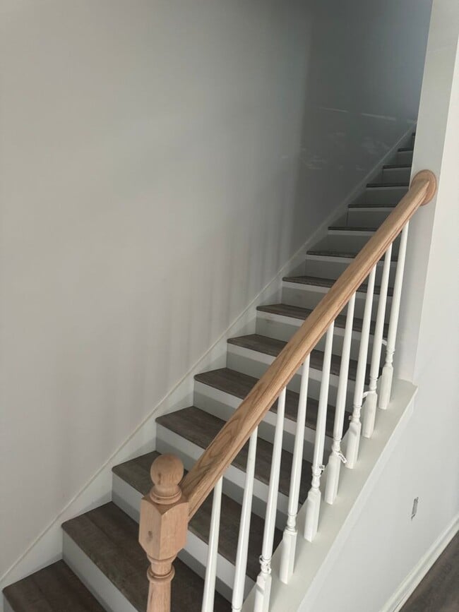 Building Photo - Beautifully completely renovated home