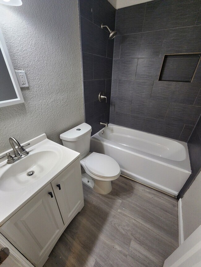 Building Photo - 205 Waverly Dr