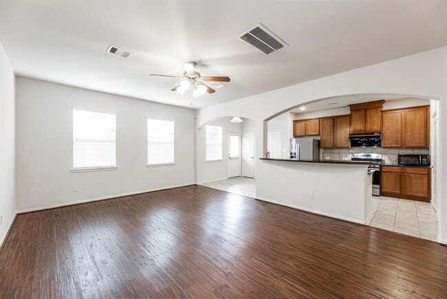 Building Photo - 7131 Pavilion Dr