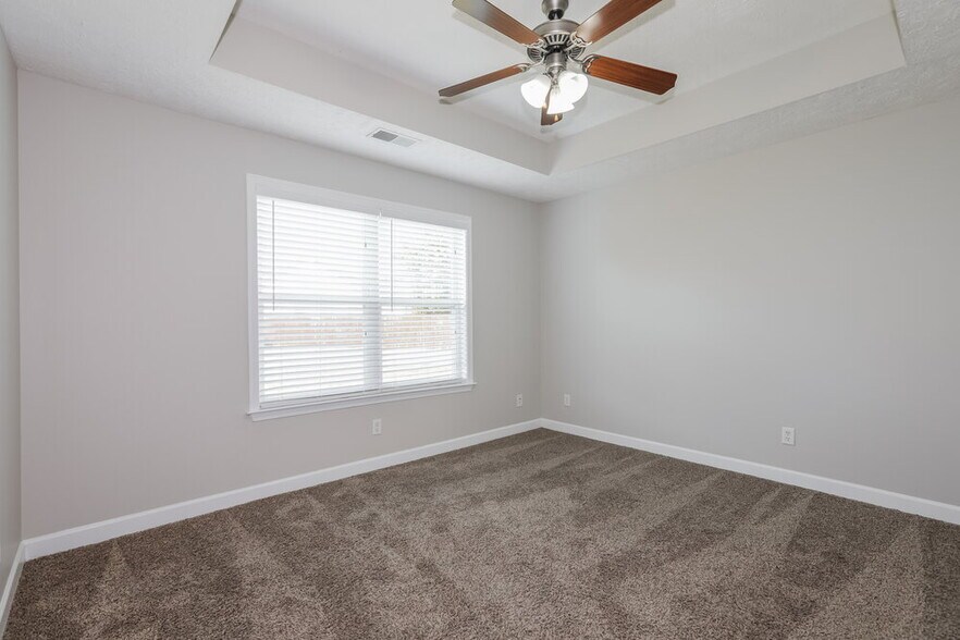 Building Photo - 1516 Beaconcrest Cir