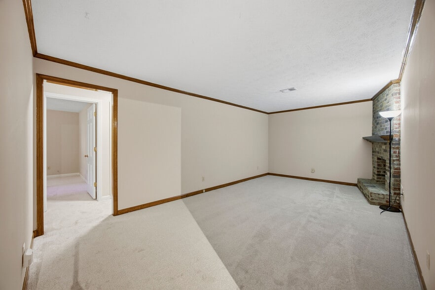 Building Photo - 943 Ferncliff Rd NE