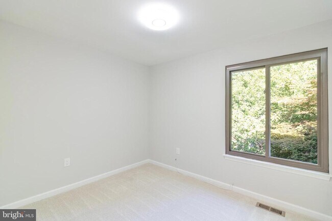 Building Photo - 8748 Ridge Hollow Ct