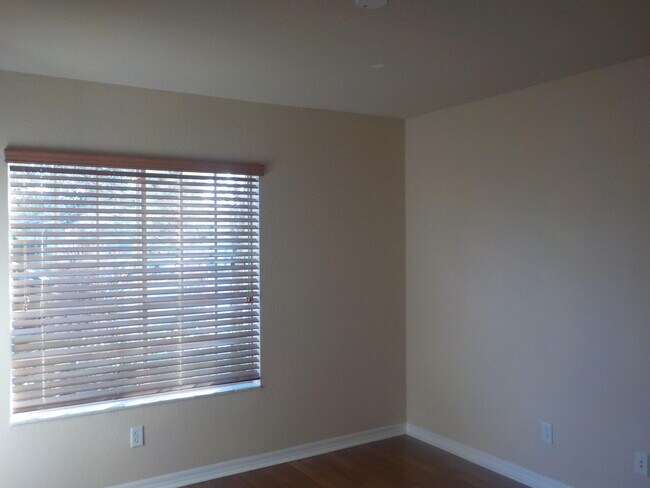 Building Photo - 1957 Providence Pl