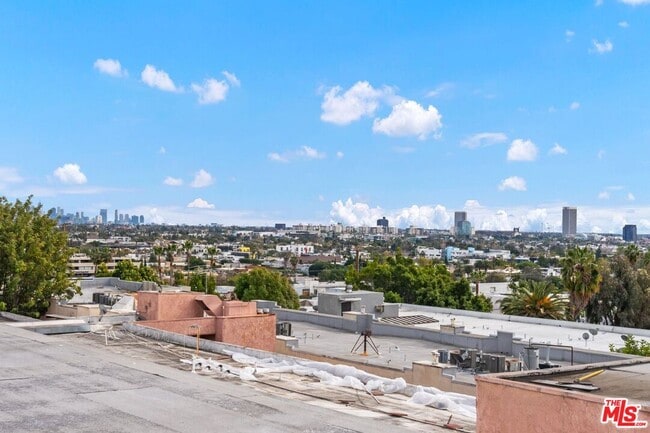 Building Photo - 960 Larrabee St