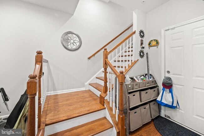 Building Photo - 1738 Beacon Ln