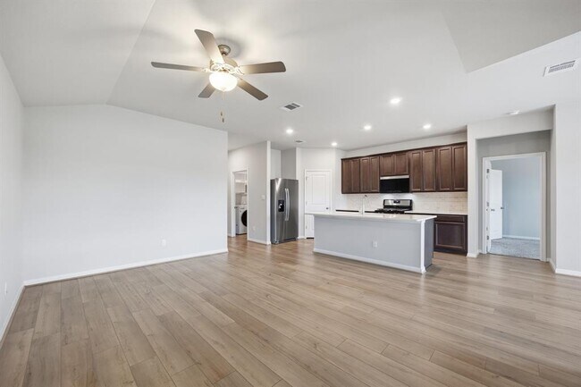 Building Photo - 809 Russet Rock Dr