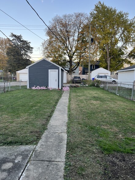 Building Photo - 1430 S Champion Ave