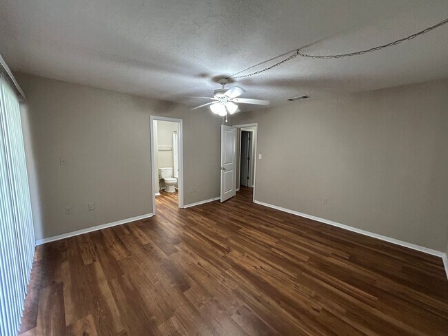 Building Photo - 507 NW 39th Rd
