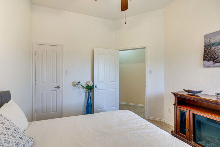 Building Photo - 7807 Raton Ridge Ln