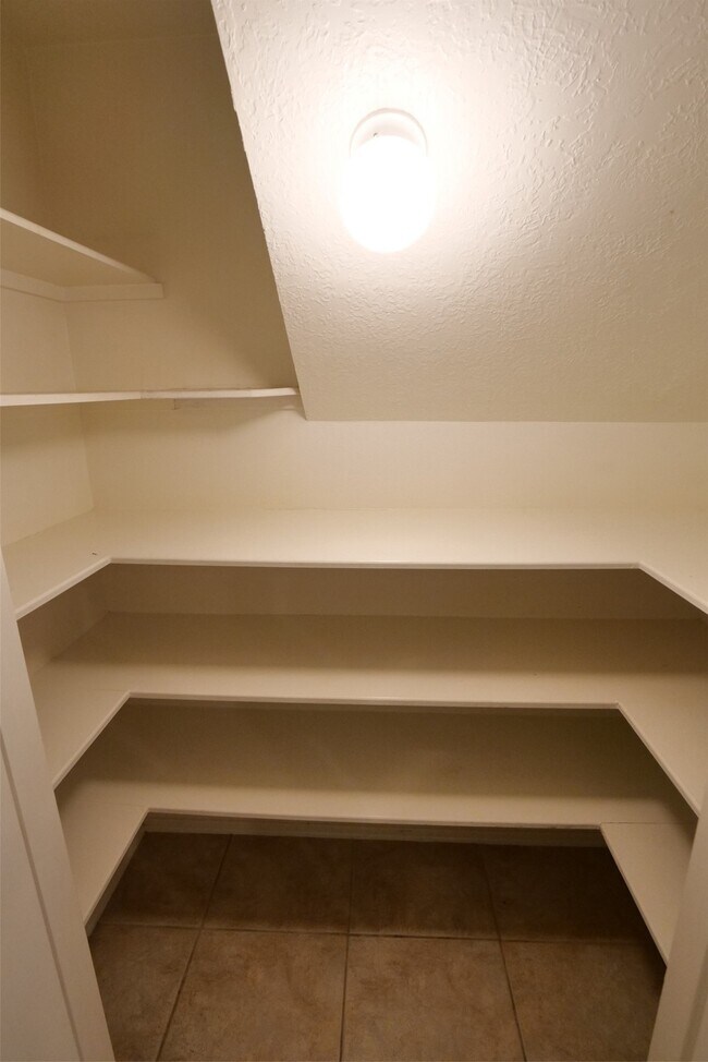 Building Photo - 22719 Sierra Lake Ct