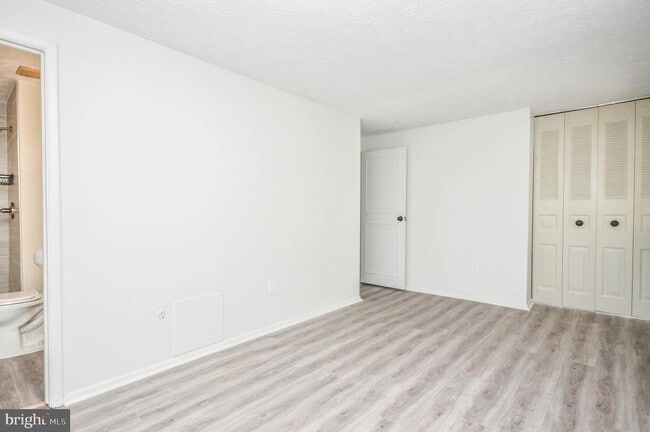 Building Photo - 14550 Farmcrest Pl