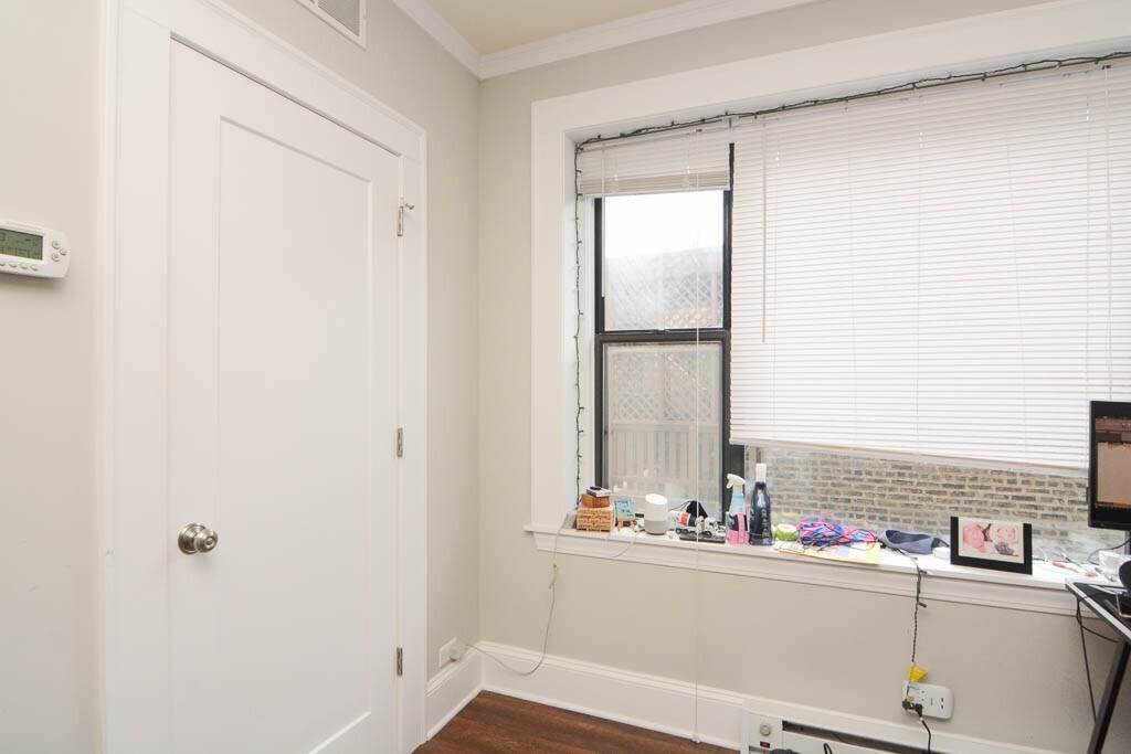 Building Photo - 817 W Lakeside Pl