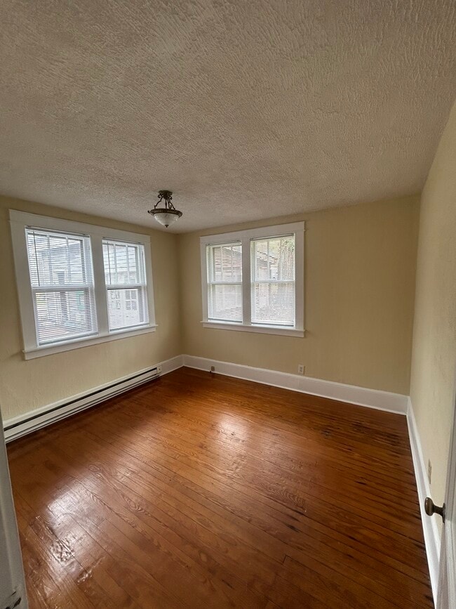 Building Photo - 405 W Pine St