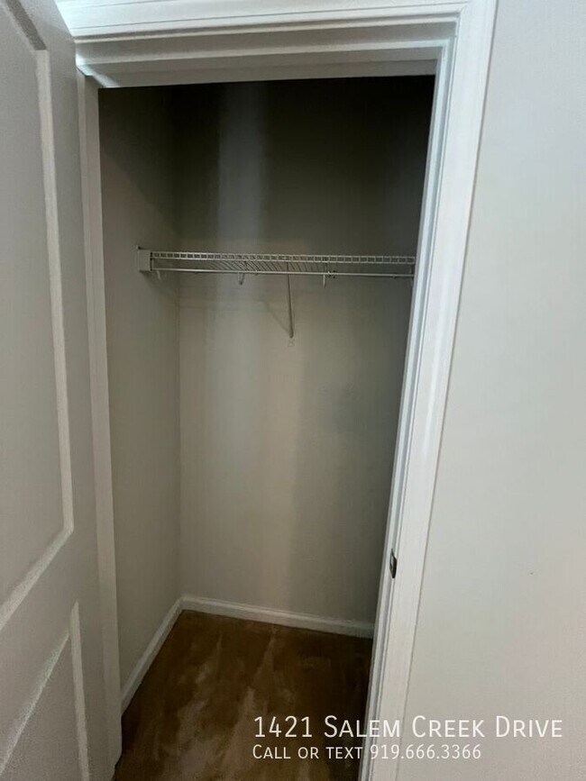 Building Photo - 1421 Salem Creek Dr