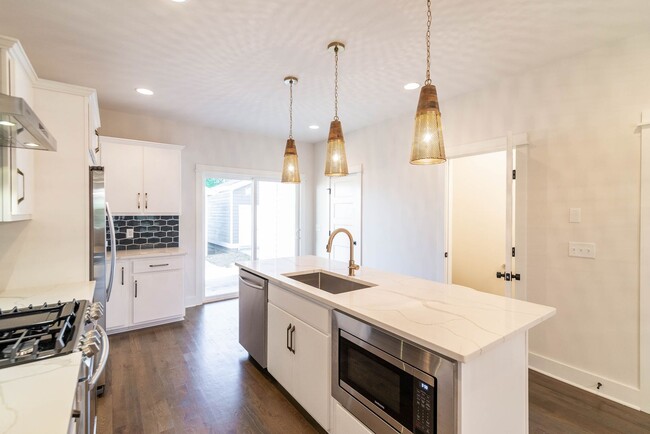 Building Photo - COMING SOON! 3 Bed/4 Bath Buena Vista 3 Story Townhouse-Rooftop level with Downtown Views!!