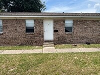 Building Photo - 1102 Frankford Ave