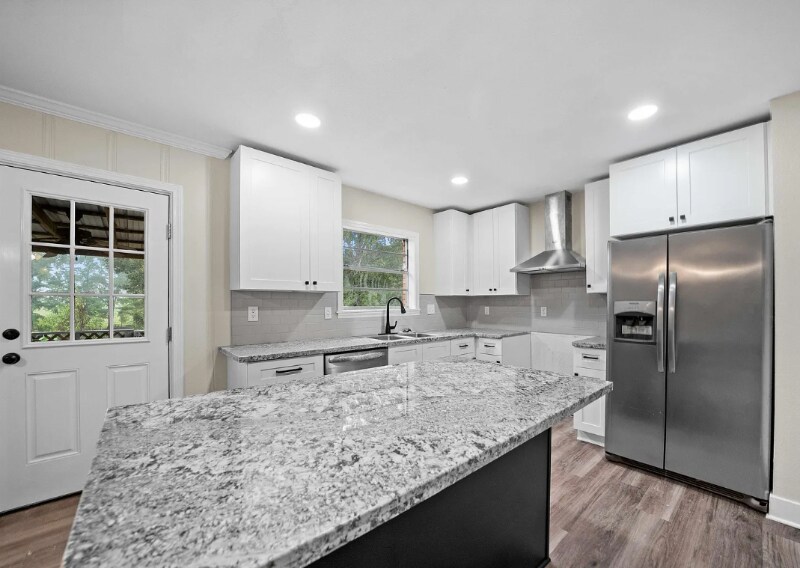 Building Photo - 246 4th Ave