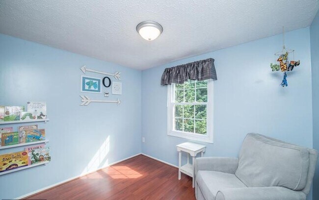 Building Photo - Well maintained 3 bedroom townhouse in established Frederick community ready early May!