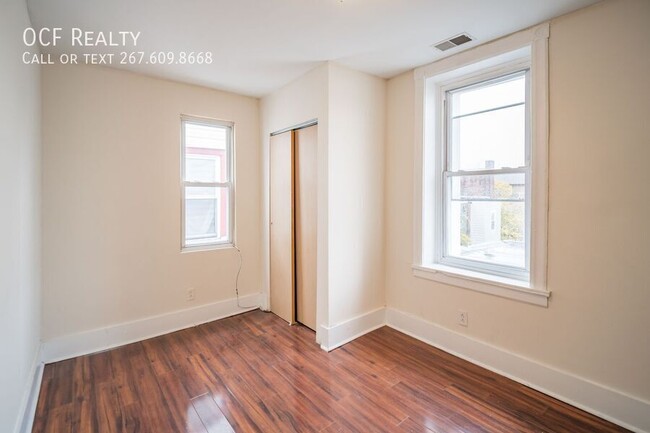 Building Photo - Spacious 1 Bed University City Apartment