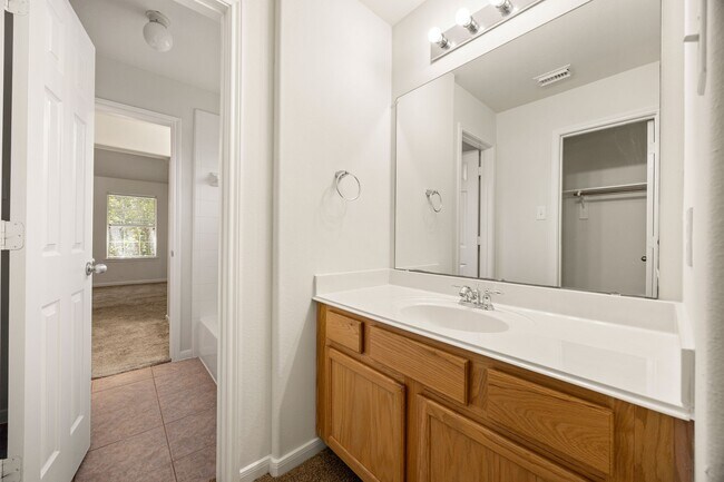 Building Photo - 7711 Summer Shore Dr