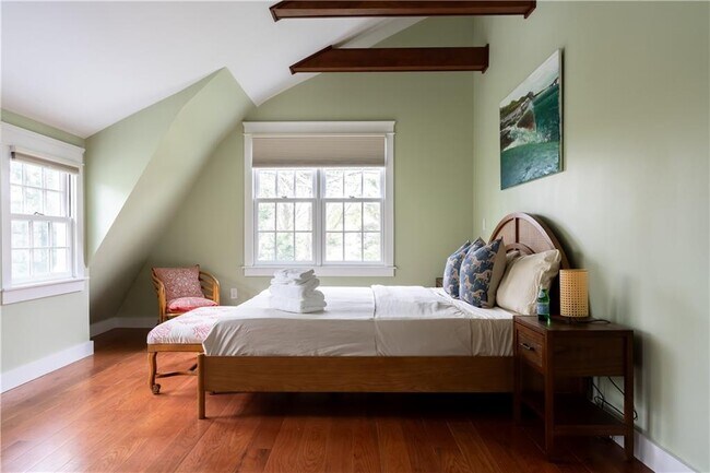 Building Photo - 304 Third Beach Rd