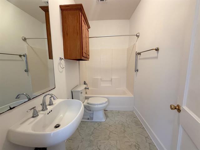 Building Photo - 310 E Parks Ave