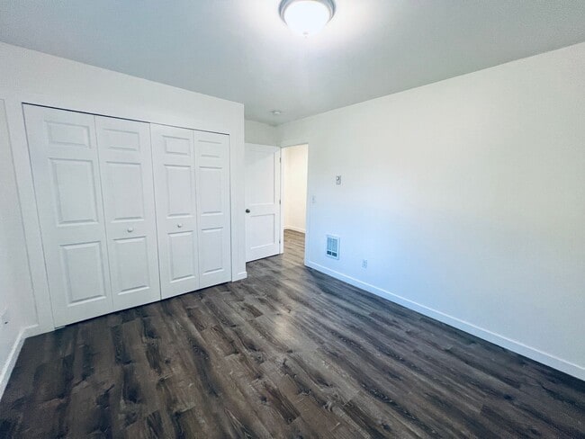 Building Photo - Almost new 3 bedroom, 3 bath Townhome