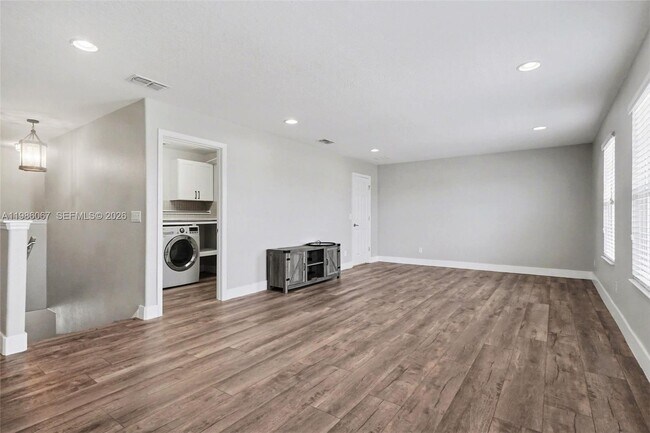 Building Photo - 2251 Napone Ln