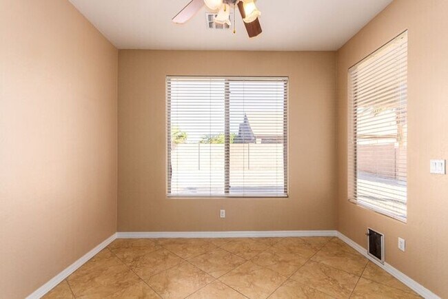 Building Photo - Single level rare to find 3 bed house in G...