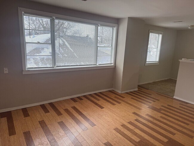 Building Photo - Home Sweet Home